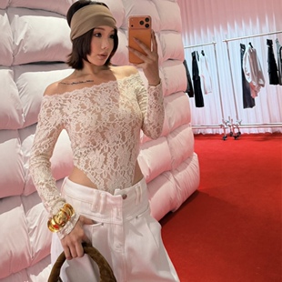 优雅性感一字领露肩长袖花朵蕾丝衫修身弹力纱网纯欲打底连体上衣