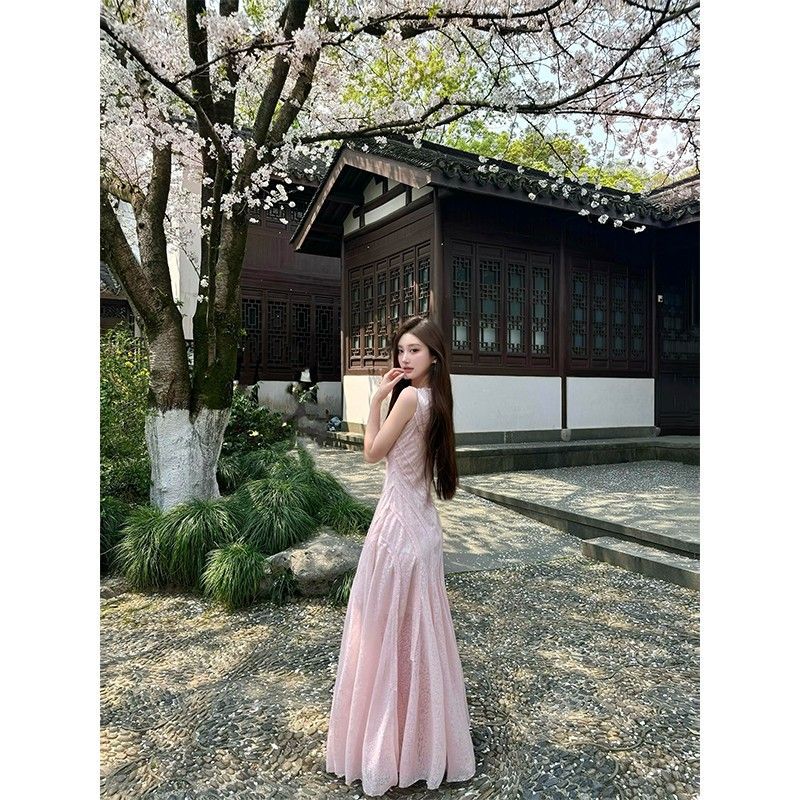 夏季修身收腰蕾丝设计感辣妹a字长裙女时尚粉色u领无袖连衣裙ins