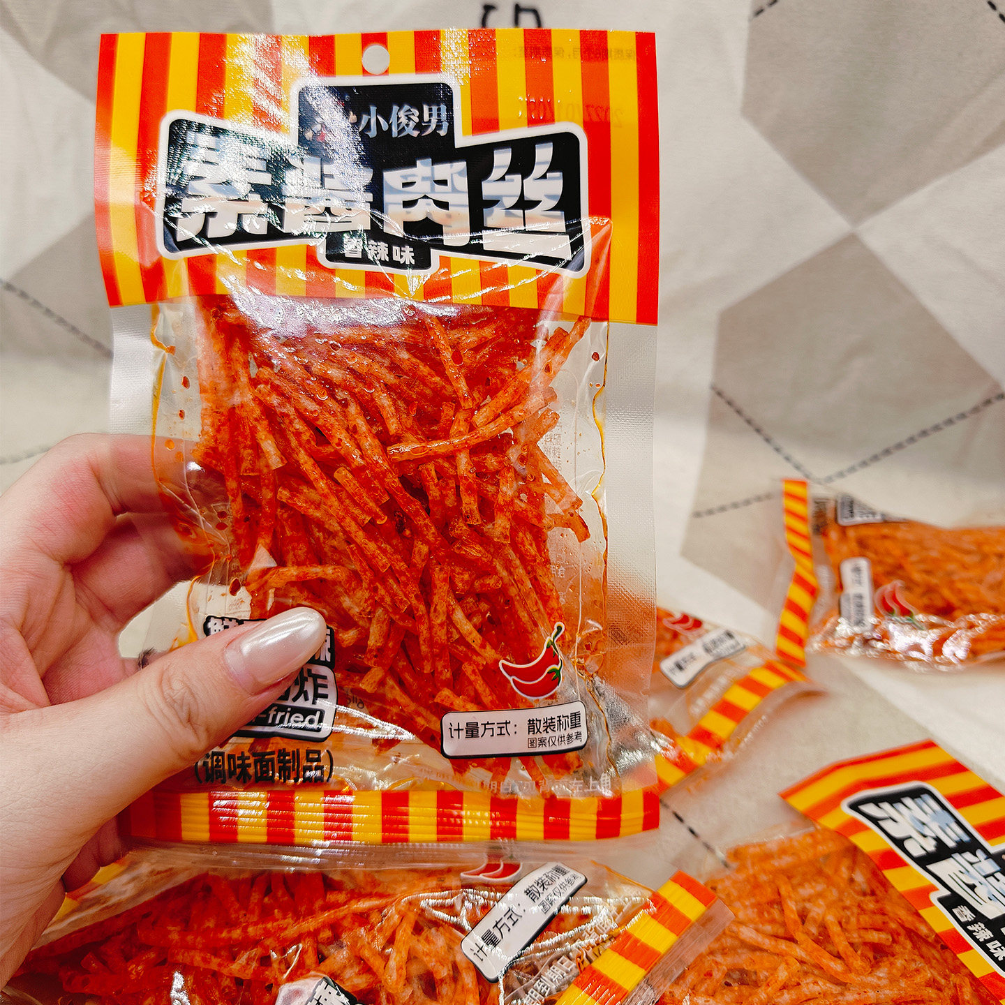 小俊男素酱肉丝香辣味辣丝怀旧