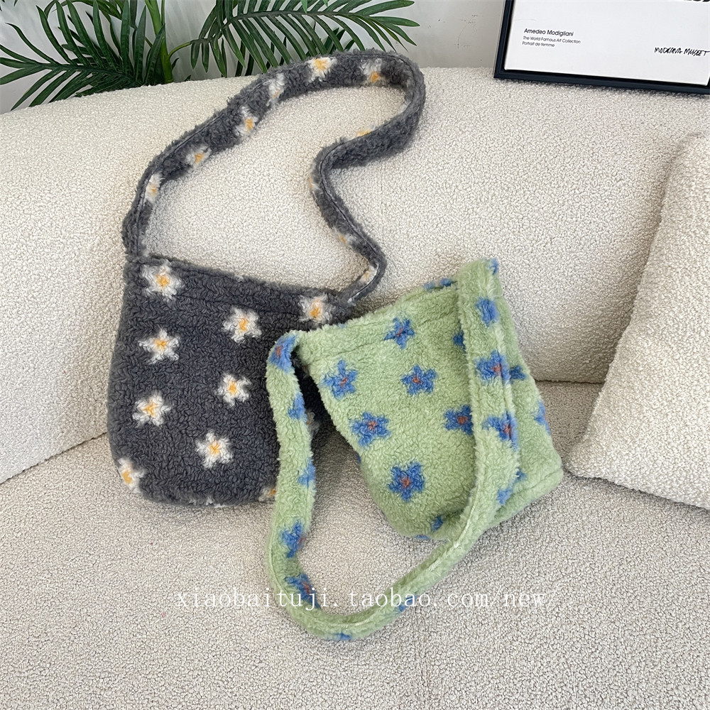 小白兔几秋冬季毛绒小花单肩水桶腋下包仿羊羔毛大容量通勤托特包