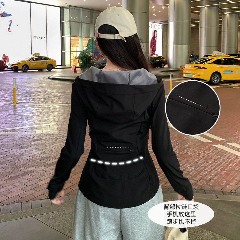 秋冬修身软壳冲锋衣女款2025新款加绒三合一运动外套收腰显瘦
