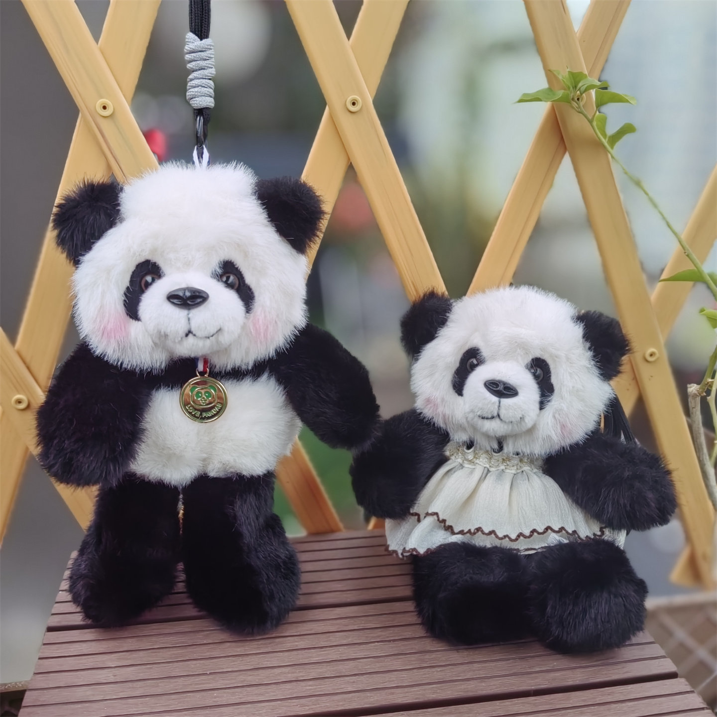 毛衣裙子熊猫玩偶包挂件手腕绳香味公仔可爱送女友节日礼物基地款