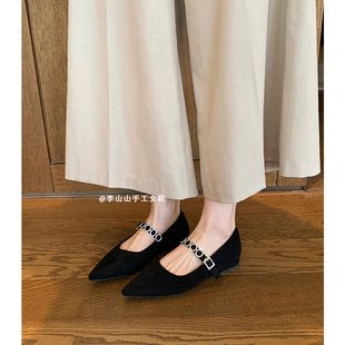 2025新款法式绒面玛丽珍鞋女水钻一字带尖头平底百搭通勤浅口单鞋