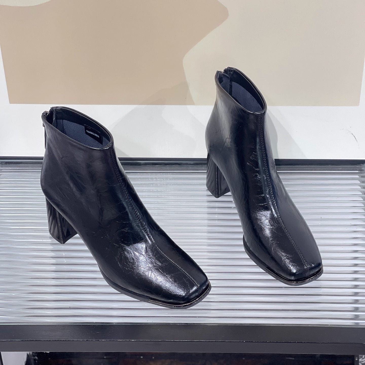 2025冬季新款法式方头粗跟短靴女后拉链高跟时装靴百搭洋气瘦瘦靴