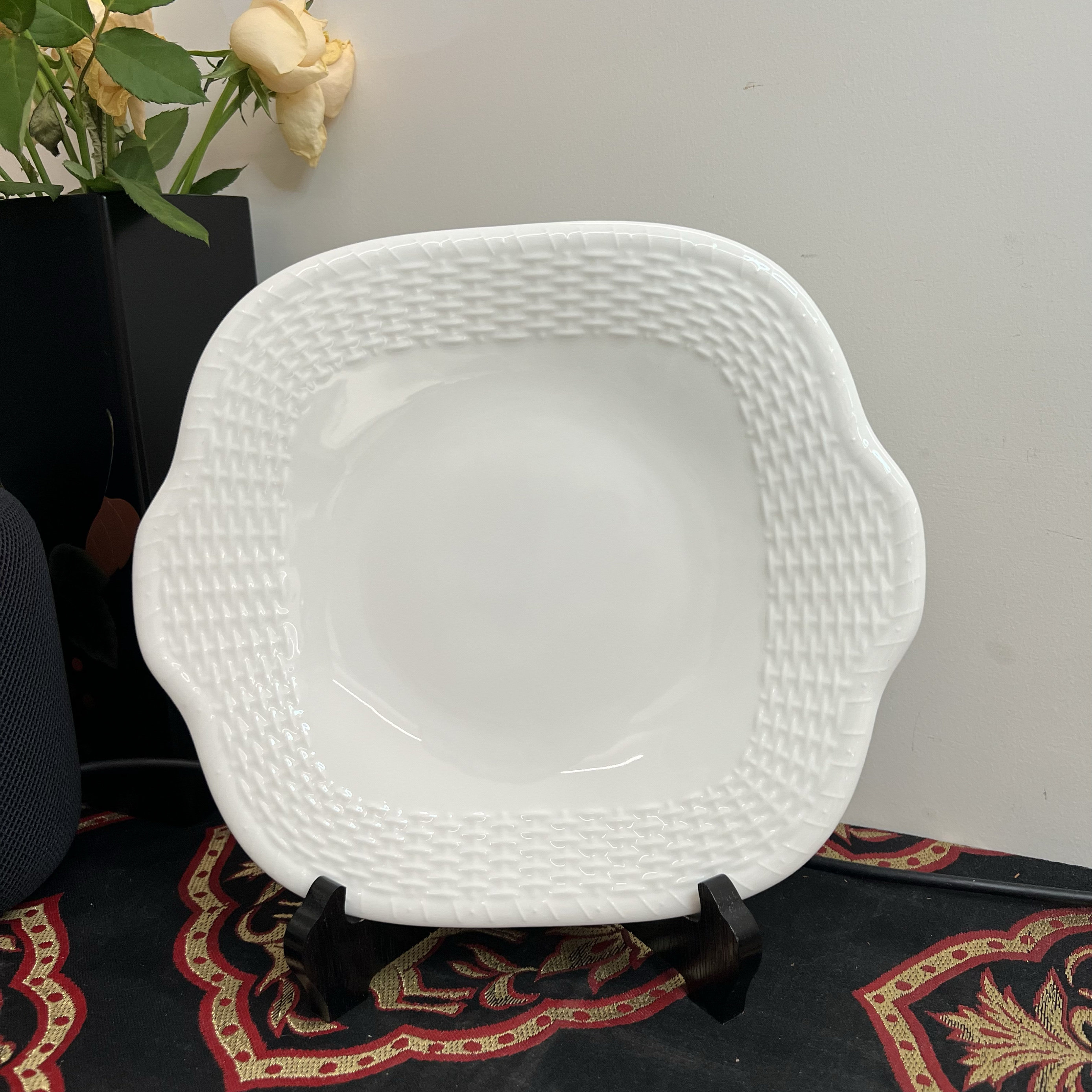 英产wedgwood韦奇伍德骨瓷浮雕田园编织纹双耳盘26.5cm宝瓶款