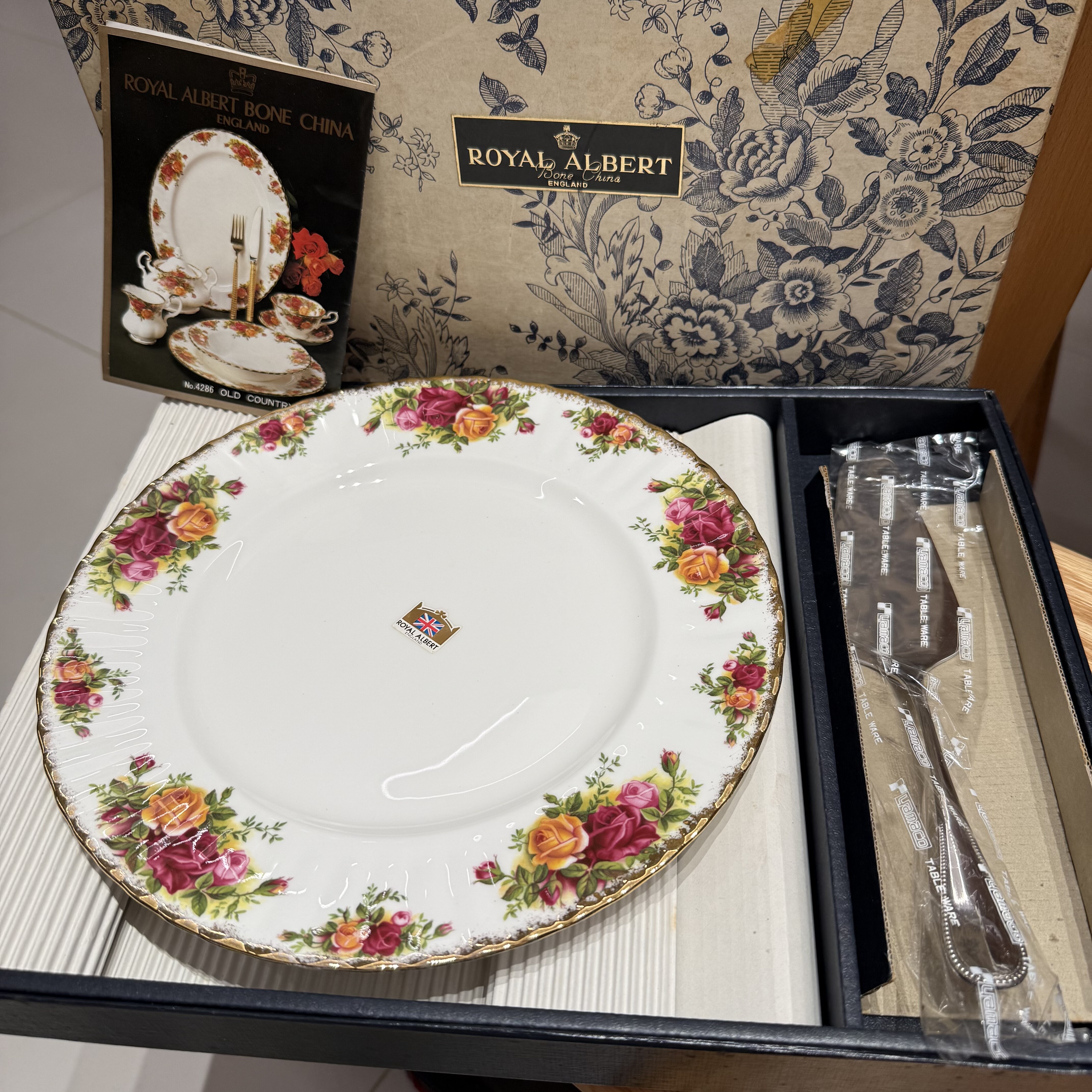英国Royal Albert皇家阿尔伯特老镇玫瑰一代蛋糕盘26cm（含蛋糕刀