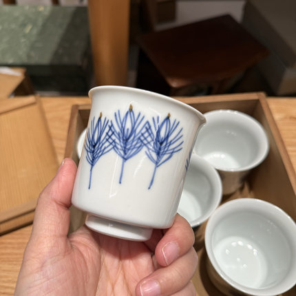 日本平安万株堂青花手绘主人杯 茶杯 瓷胎温润如玉 别致小杯