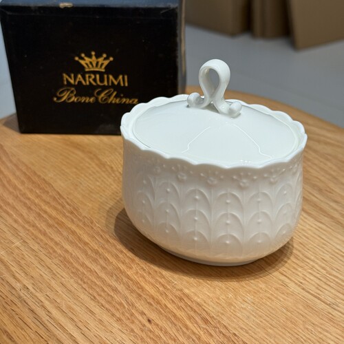 日本NARUMI鸣海经典Silky White茶咖骨瓷盖罐糖罐 全新