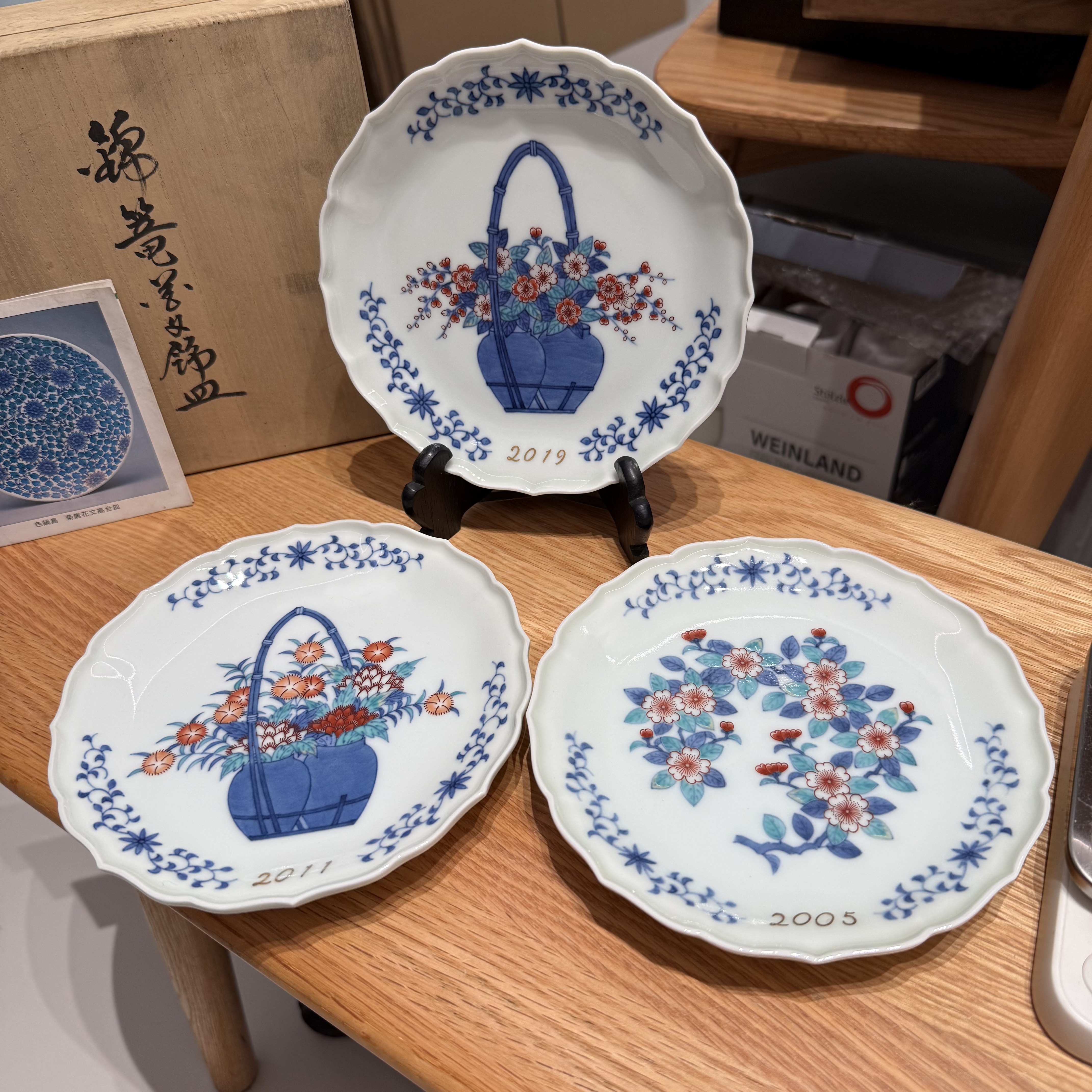 日本“人间国宝”十四代今右卫门限量年份锦绘挂赏盘 16cm 收藏品