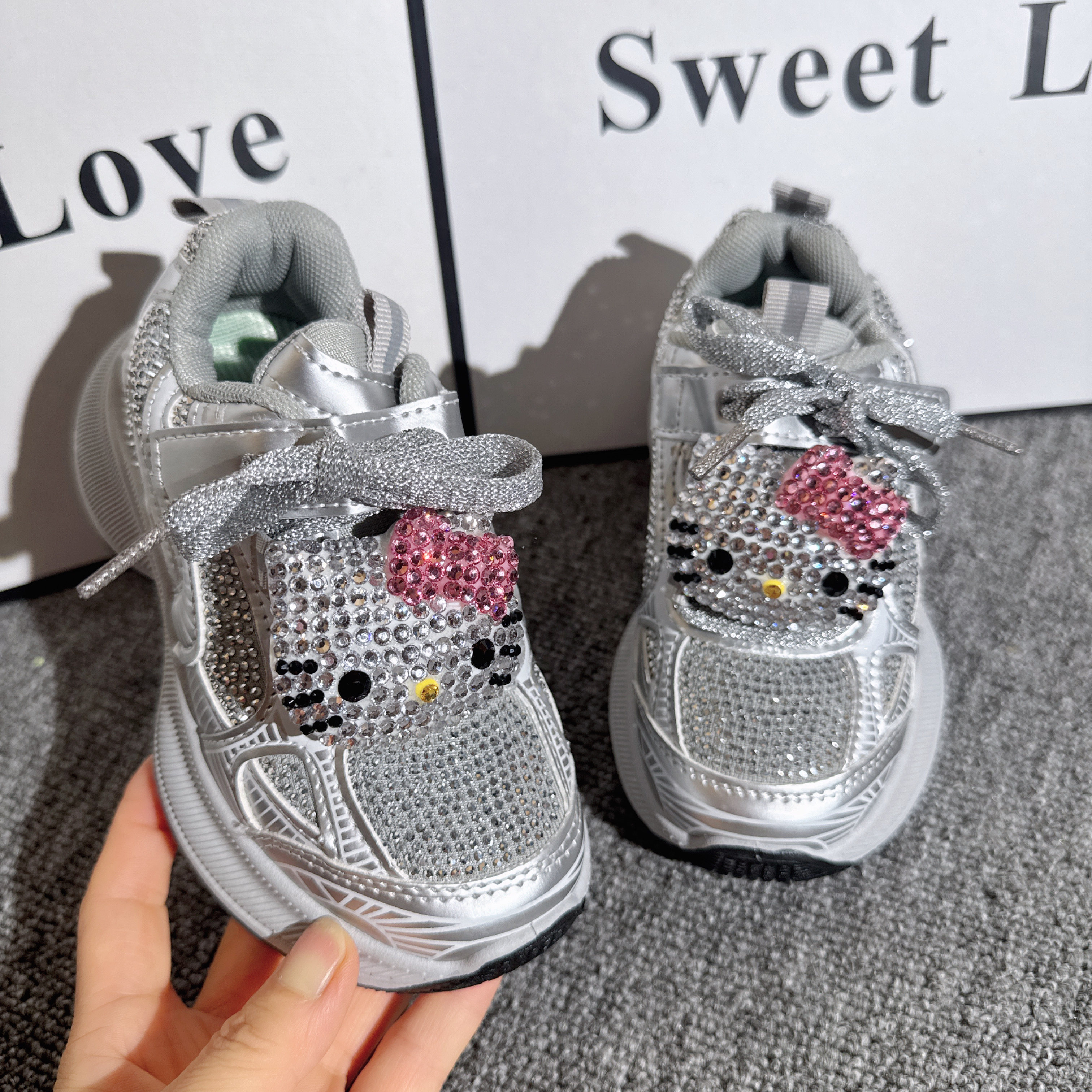 重工水钻KT猫女童运动鞋2026春秋新款儿童老爹鞋中大童休闲跑步鞋