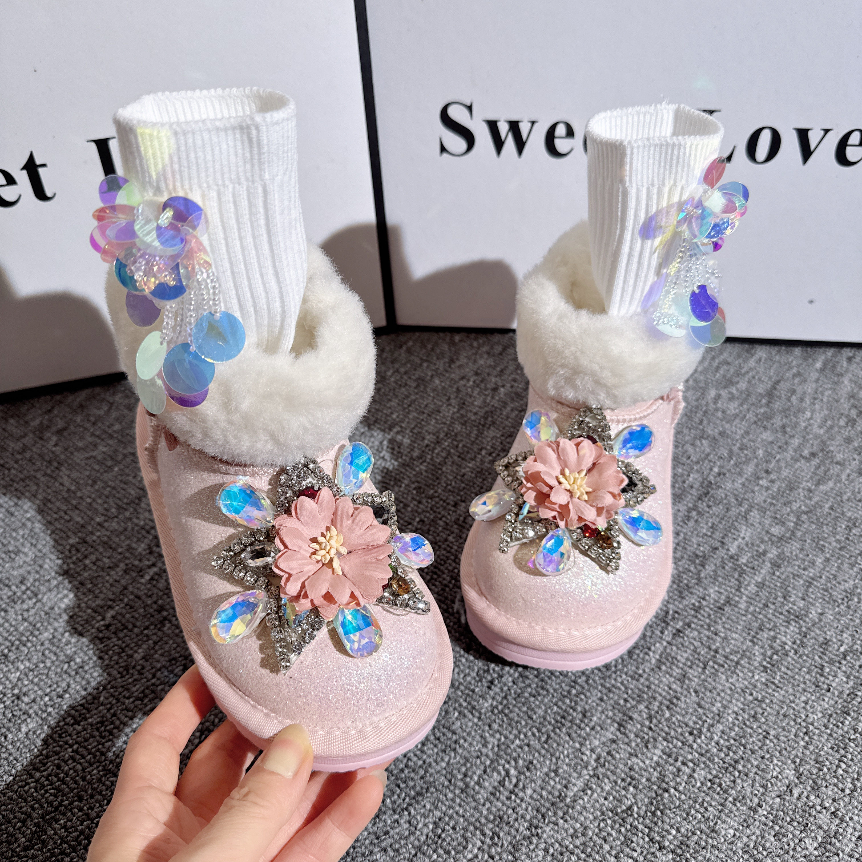 女童加绒加厚水钻花雪地靴