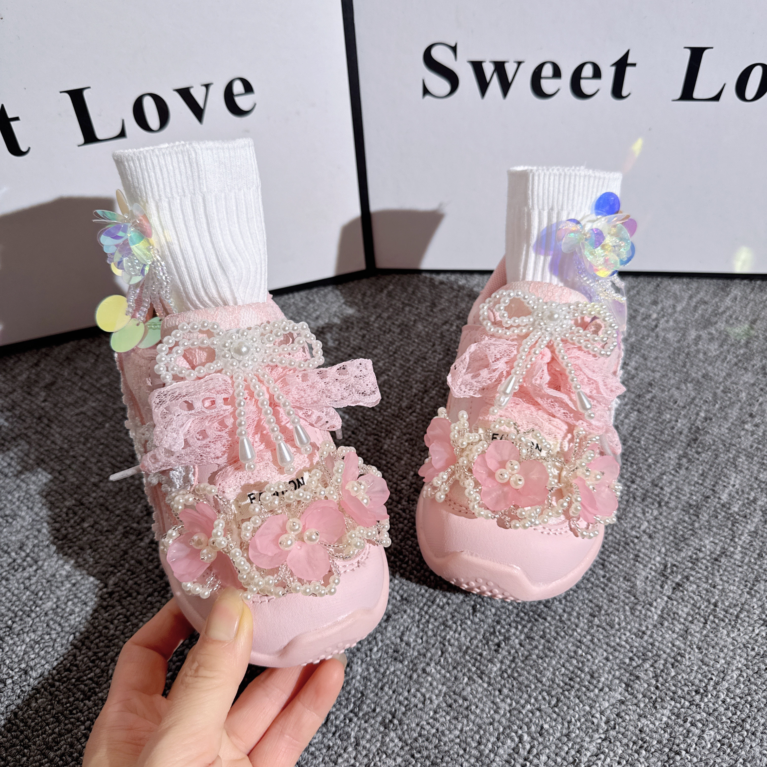女童甜美公主鞋水钻花朵装饰女童运动鞋魔术贴轻便透气儿童休闲鞋