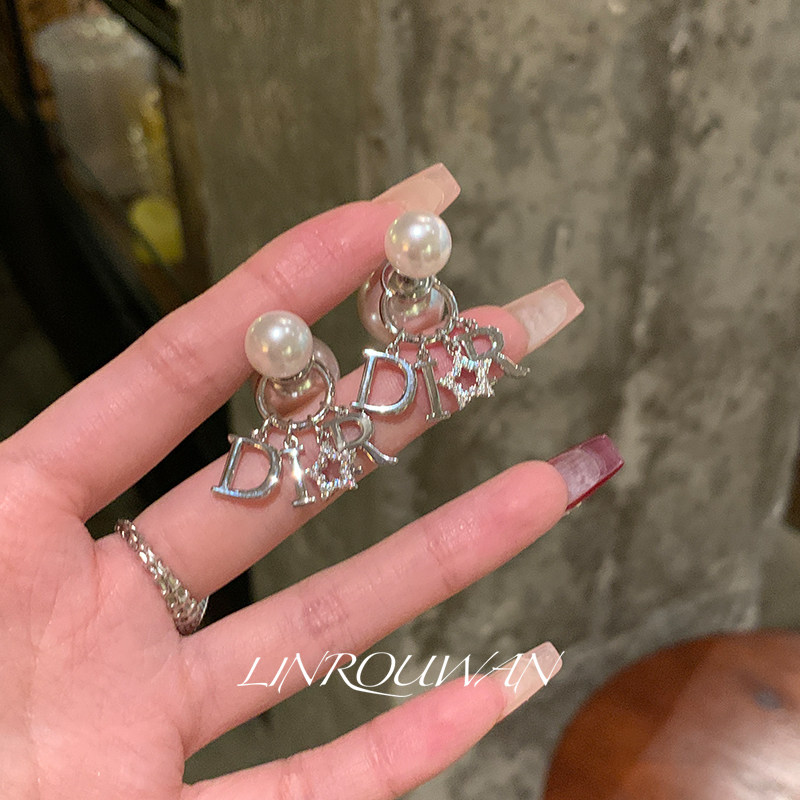 韦雪同款字母珍珠耳环