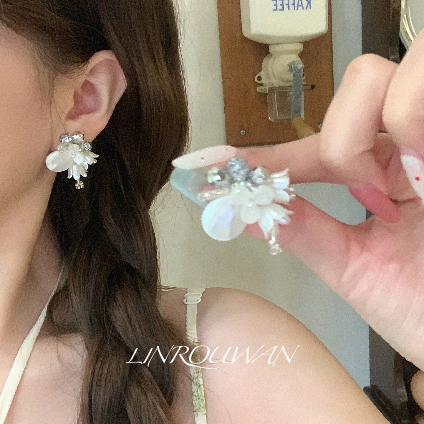 海底公园铃兰花天然贝壳耳钉图片