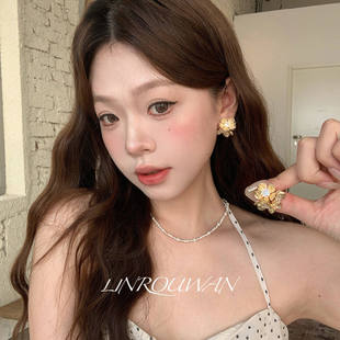 冷落花烟 轻奢肌理感锤纹镶合成锆金属花耳钉耳饰轻奢高级感耳环