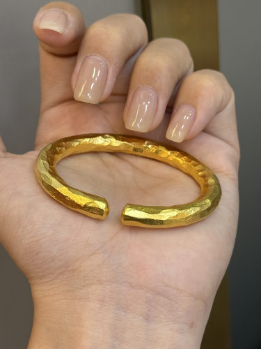 足金黄金古法锤纹手镯送女友礼物