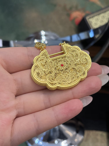 足金黄金锁包吊坠送女友礼物