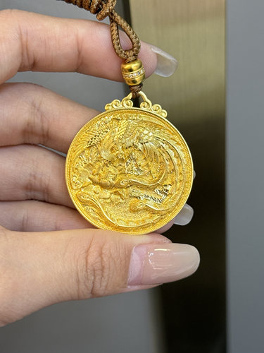 足金黄金錾刻凤凰吊坠送女友礼物