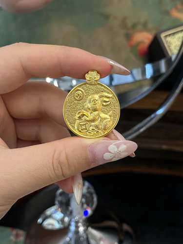 足金黄金兔牌吊坠送女友礼物