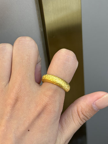 足金黄金树皮纹戒指送女友礼物