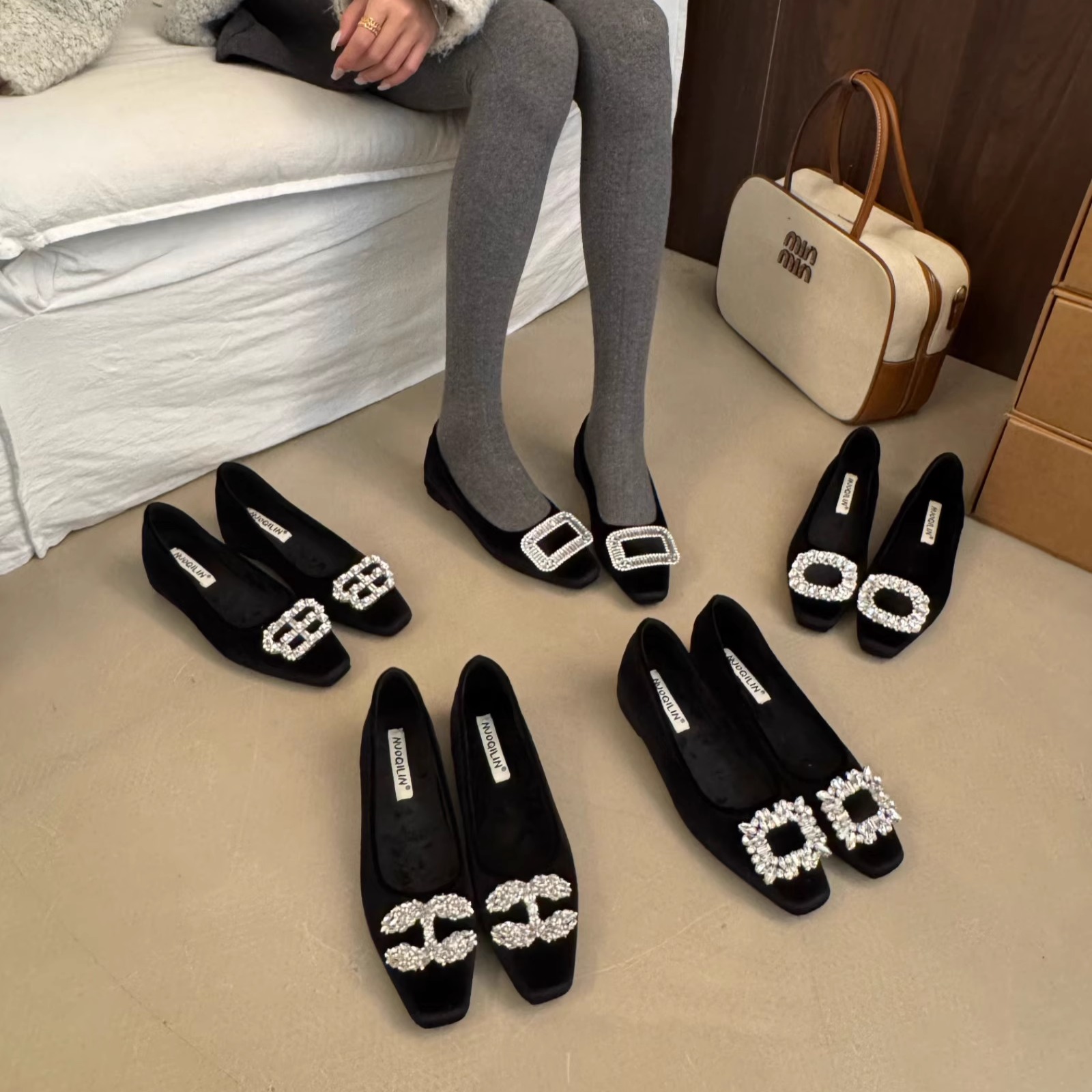 巨好穿~厚黑鞋子冬季丝绒女鞋2025新款内增高水钻加绒绝美单鞋