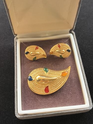 Avon 素金腰果胸针耳夹套装1986年书本款佩斯利胸针耳夹套装