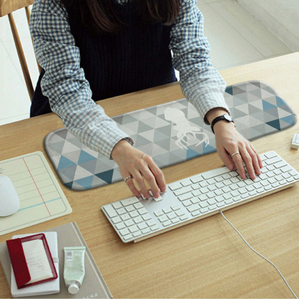 加厚办公桌手肘垫防滑舒适柔软短毛绒趴睡电脑桌麋鹿男生护肘垫
