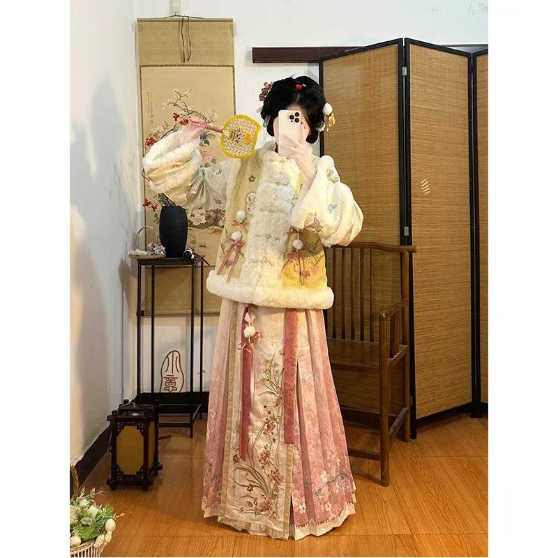 汉服女冬款国风复原感刺绣马甲加绒少女感华服宫装格格服保暖套装