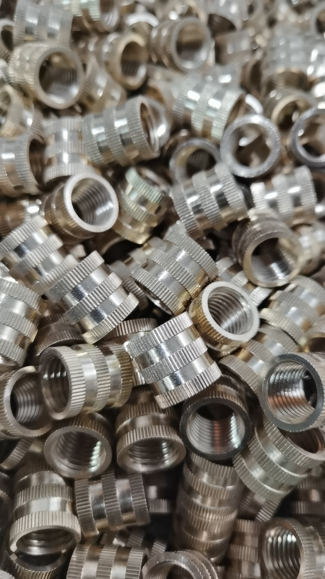 注塑铜螺母 铜镶嵌件 铜预埋件铜滚花螺母铜花母m1.4