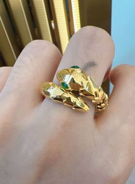 HTZS跨境新绿宝灵蛇戒指女2025新款轻奢时尚重工祖母绿蛇形手饰品