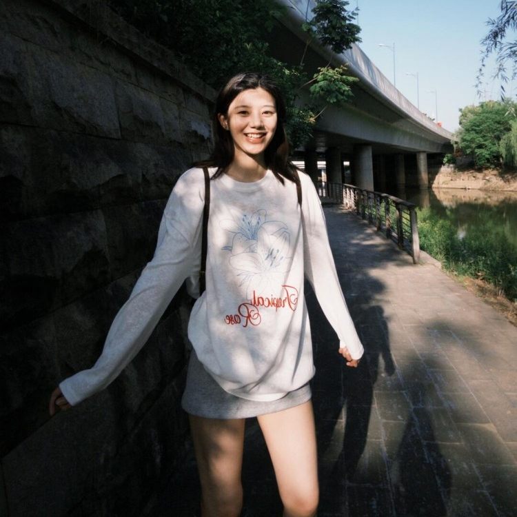 早春韩系微透字母印花宽松薄款长袖T恤女新款微透小罩衫上衣外搭,女装/女士精品,T恤,淘宝优惠券,粉丝福利购,淘宝优惠卷