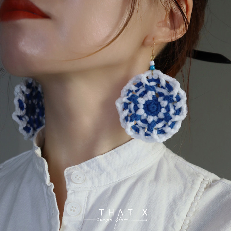 THAT X原创设计毛线编织青花瓷蓝白拼色国风耳环圆形镂空气质耳夹
