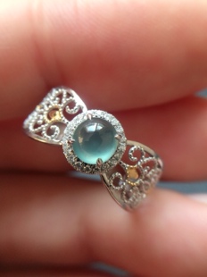 【赏】木易日辰 天然翡翠A货冰蓝水蛋面18k金钻石复古宽蕾丝戒指