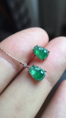 【赏】木易日辰 天然翡翠A货冰绿葫芦贝AB款18K金耳钉耳环