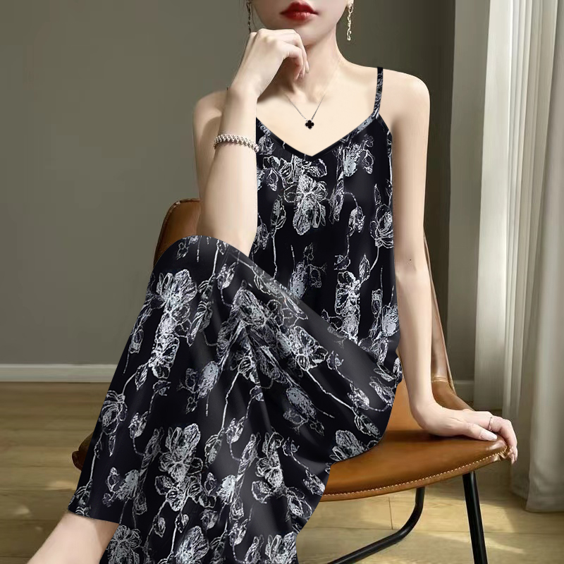外穿印花百搭显瘦夏季高档女吊带2025内搭V领无袖宽松连衣裙遮肚