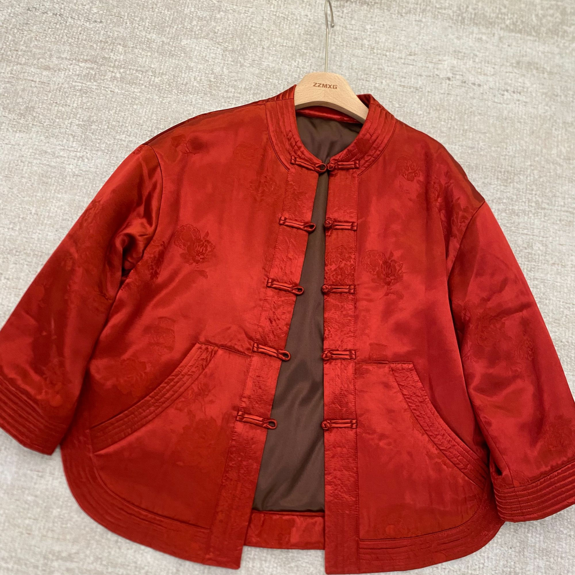 【珍珍休闲馆】盘扣棉服冬季棉袄提花加绒女厚款圆领外套80016