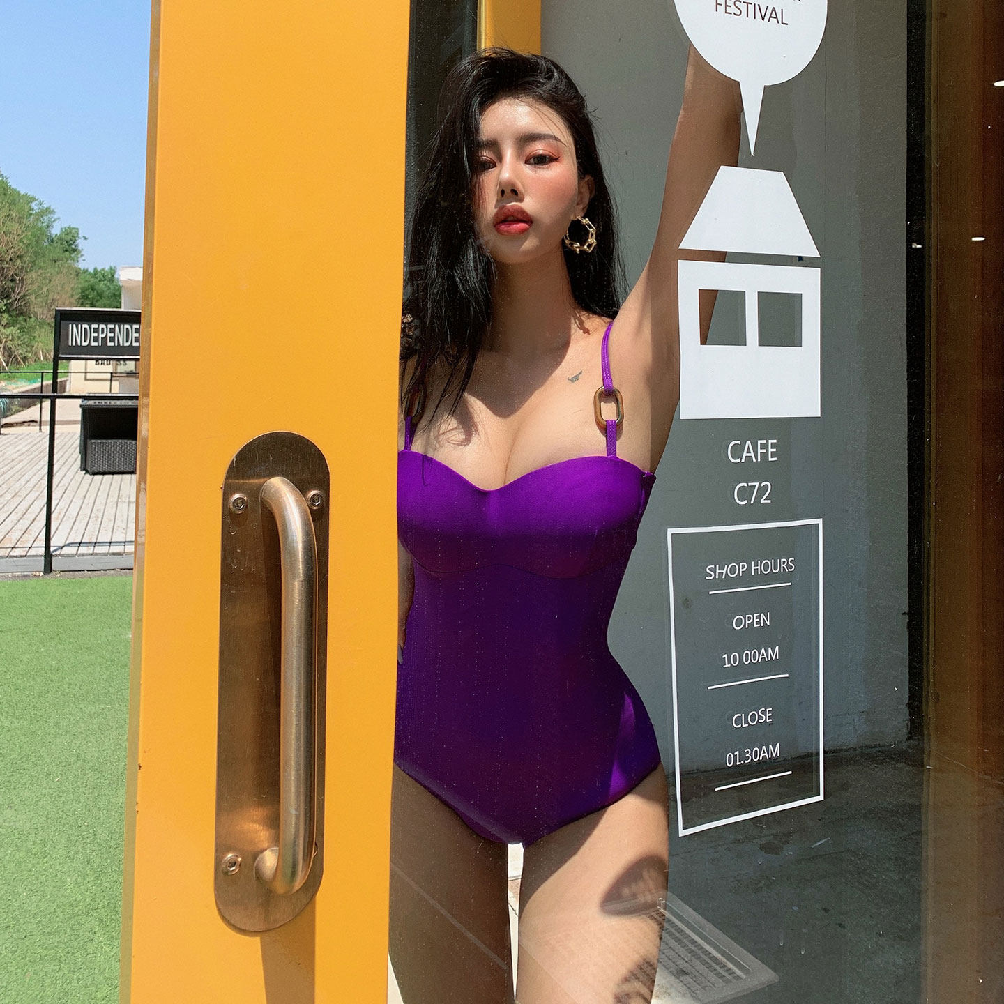 假面猫 紫色泳衣女2026新款连体吊带小胸聚拢温泉度假网红比基尼