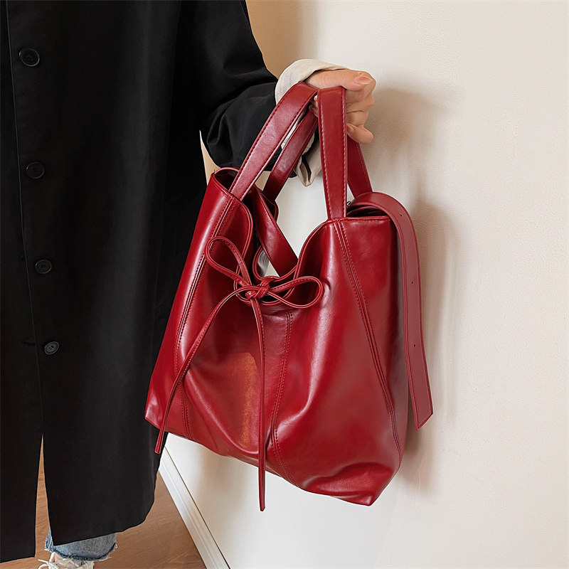 小众红色蜡皮大包包2025新款时尚大容量手提水桶包结婚新娘单肩包,箱包皮具/热销女包/男包,托特包,淘宝优惠券,粉丝福利购,淘宝优惠卷