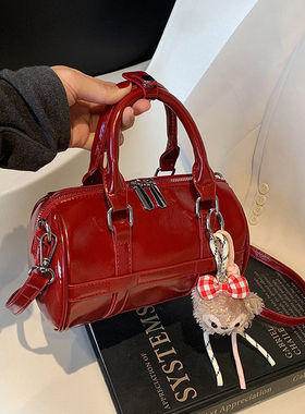 高级感红色波士顿包女2024秋冬新款新娘婚包手提单肩斜挎枕头包