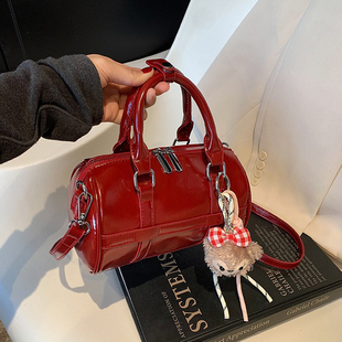 高级感红色波士顿包女2024秋冬新款新娘婚包手提单肩斜挎枕头包