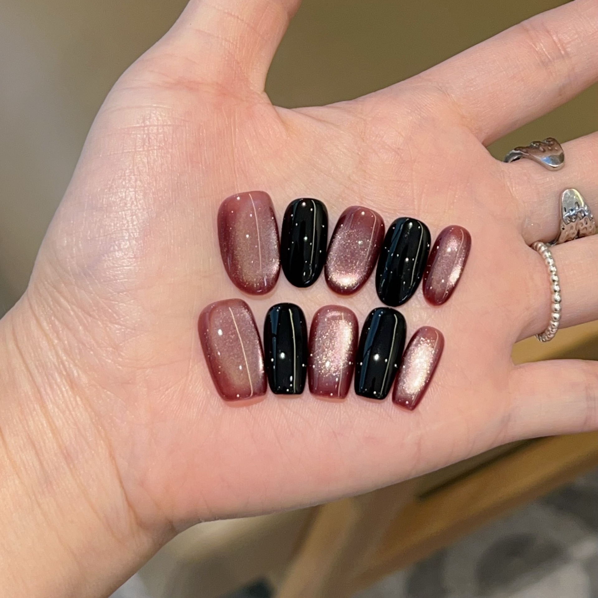 葡萄酒猫眼玻璃珠秋冬美甲跳色高级紫色浪漫气质短款纯手工穿戴甲