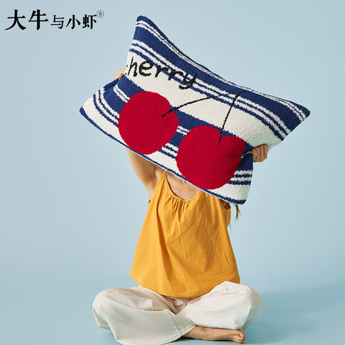 半边绒樱桃针织大抱枕长方形腰枕
