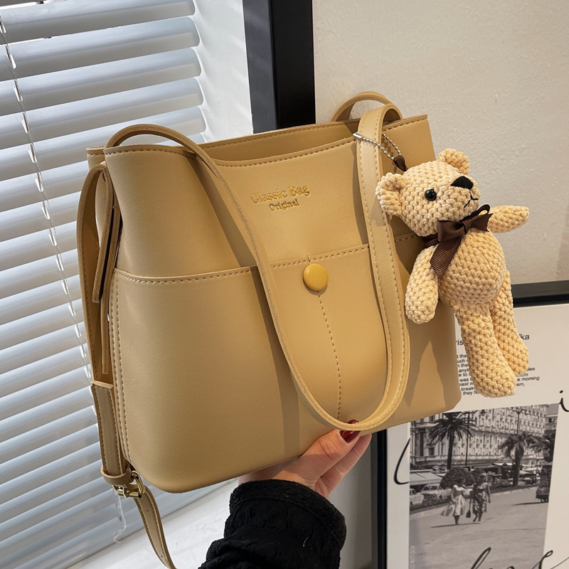 雅莱仕大容量水桶包时尚潮流女包