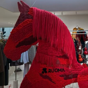 铁艺马造型商场美陈马年大吉装饰毛绒线雕塑摆件户外景观艺术摆设