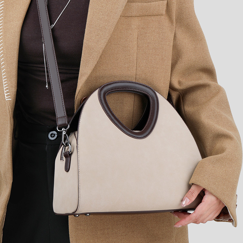 女士斜挎包2026新款时尚单肩包中年女包真皮质感大容量软皮包背包