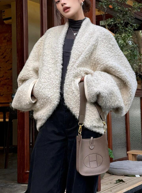 MEDIUM 高品质 布料100还原落肩宽松羊毛外套_