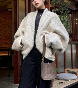 MEDIUM 高品质 布料100还原落肩宽松羊毛外套_