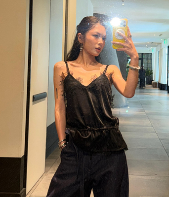 NANA同款初春新款醋酸蕾丝吊带抽绳系带收腰设计时髦松弛背心上衣