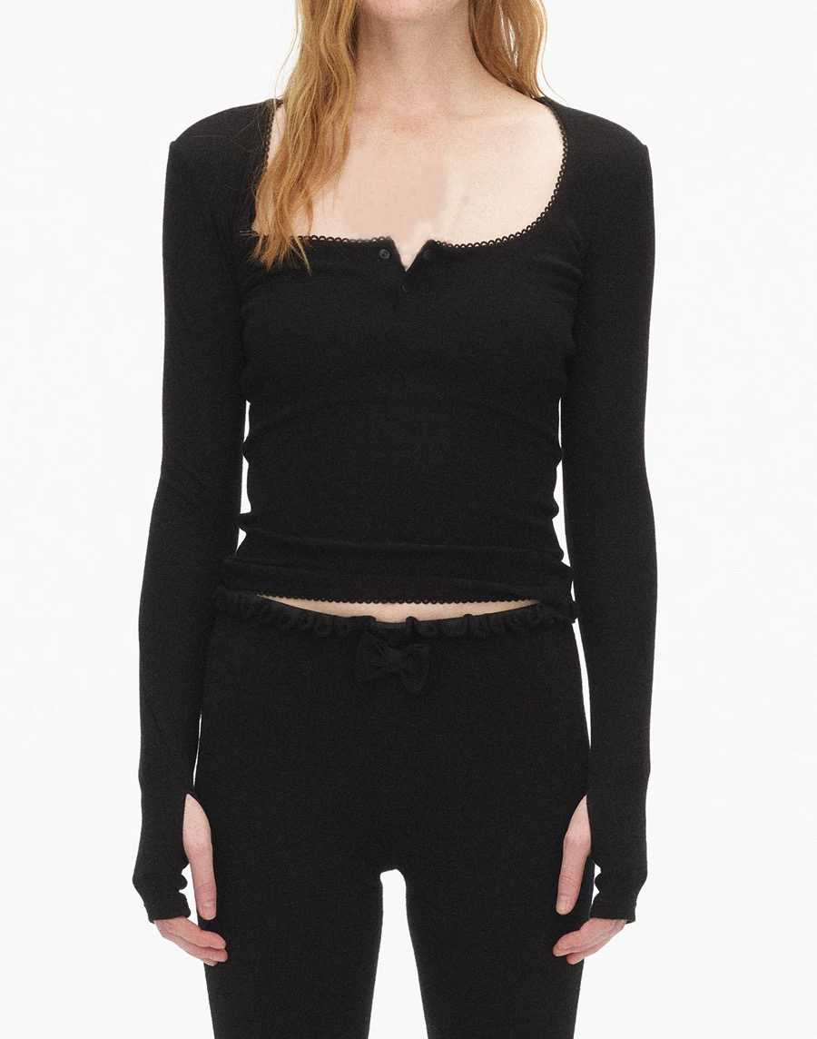 ECHOADE优雅时髦 经典贴身大U领花边点缀打底衫