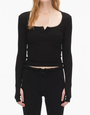 ECHOADE优雅时髦 经典贴身大U领花边点缀打底衫